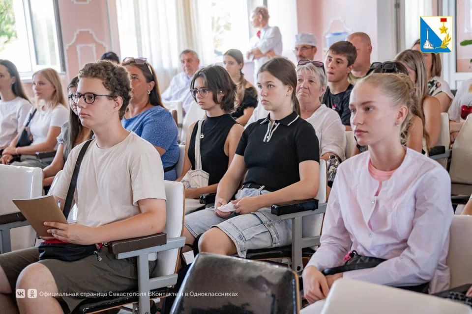 День открытых дверей для школьников и студентов-медиков День открытых дверей для школьников и студентов-медиков