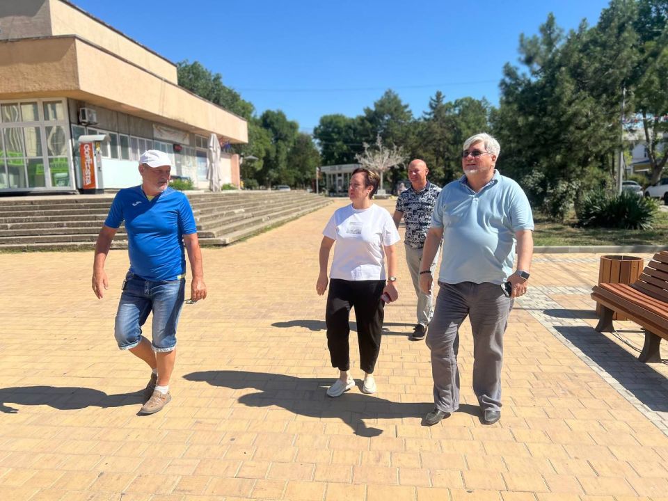 Игорь Ивин: На центральной площади города начата реставрация объекта культурного наследия – памятника им. Ленина. Вместе со своим первым заместителем Жанной Хмур проинспектировал выполненные работы Игорь Ивин: На центральной площади города начата реставрация объекта культурного наследия – памятника им. Ленина. Вместе со своим первым заместителем Жанной Хмур проинспектировал выполненные работы