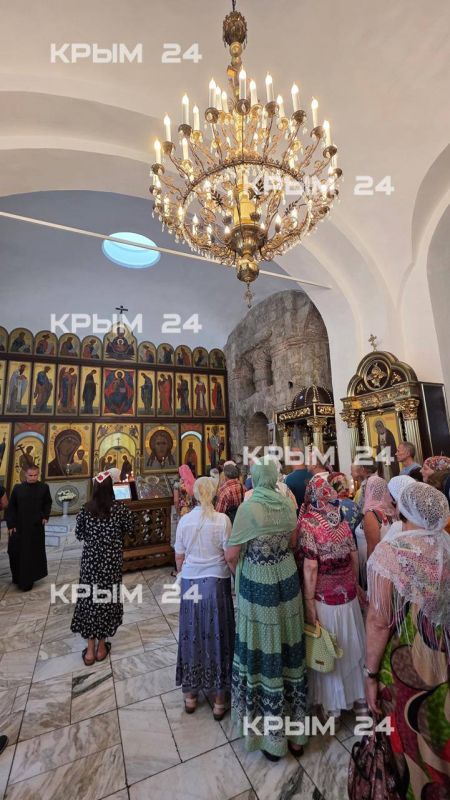 Севастополь в ожидании икон святого равноапостольного князя Владимира и святого благочинного князя Александра Невского с частицами мощей Севастополь в ожидании икон святого равноапостольного князя Владимира и святого благочинного князя Александра Невского с частицами мощей