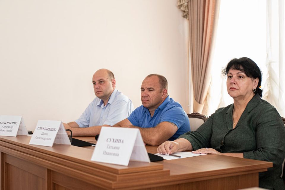 В Симферополе состоялось оперативно-хозяйственное совещание, на котором руководители структурных подразделений отчитались о проделанной работе В Симферополе состоялось оперативно-хозяйственное совещание, на котором руководители структурных подразделений отчитались о проделанной работе