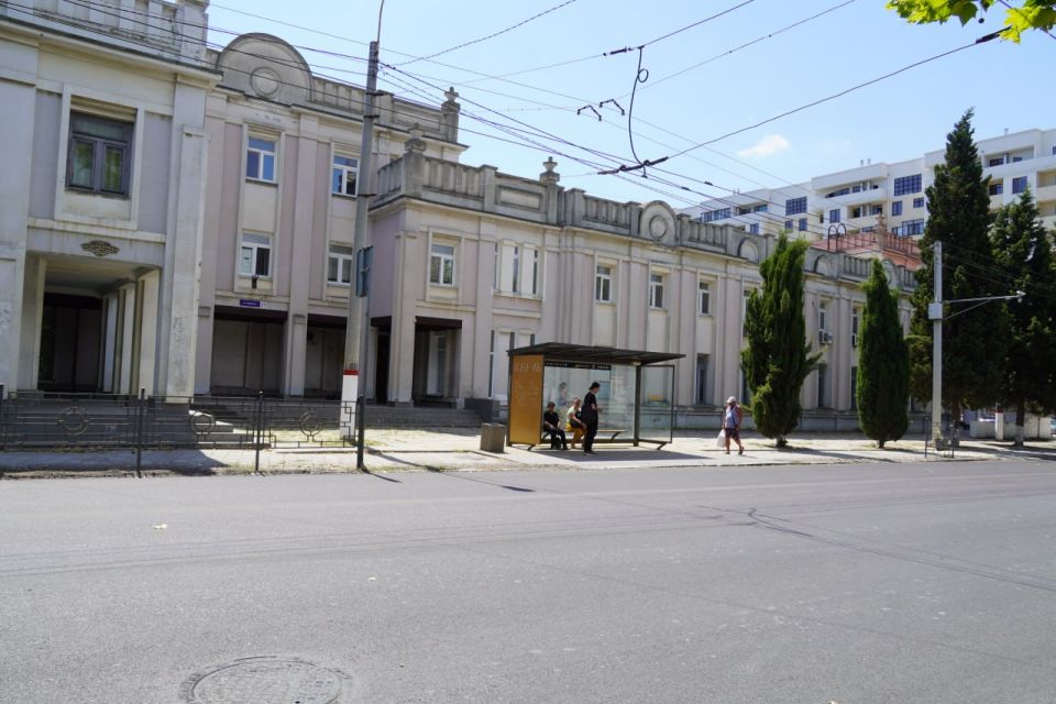 В рамках капитального ремонта дороги по улице Свердлова компанией «СТГ-Юг» запланировано оборудование заездного кармана для общественного транспорта на остановке «Военкомат» в направлении центра города В рамках капитального ремонта дороги по улице Свердлова компанией «СТГ-Юг» запланировано оборудование заездного кармана для общественного транспорта на остановке «Военкомат» в направлении центра города