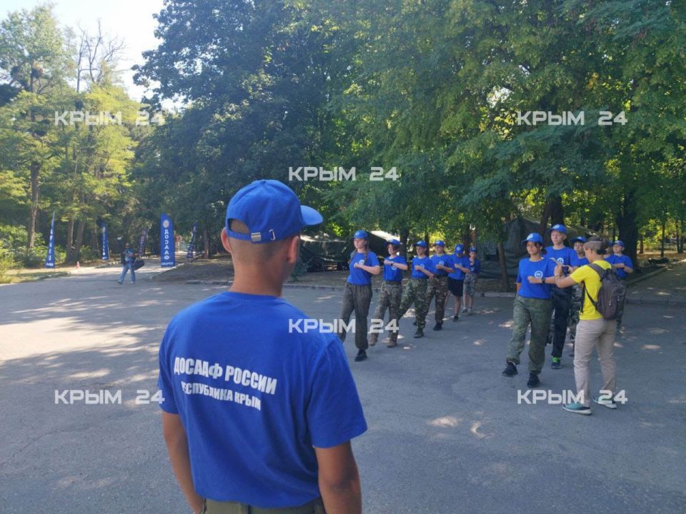В Крыму стартовали учебно-полевые сборы для допризывной молодежи В Крыму стартовали учебно-полевые сборы для допризывной молодежи