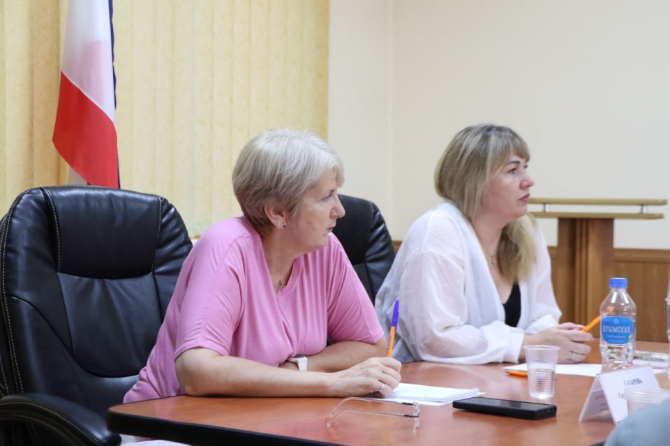 Ольга Урайкина: В малом зале администрации Бахчисарайского района состоялась конференция "Дом где важен каждый - проект не на один год" Ольга Урайкина: В малом зале администрации Бахчисарайского района состоялась конференция "Дом где важен каждый - проект не на один год"