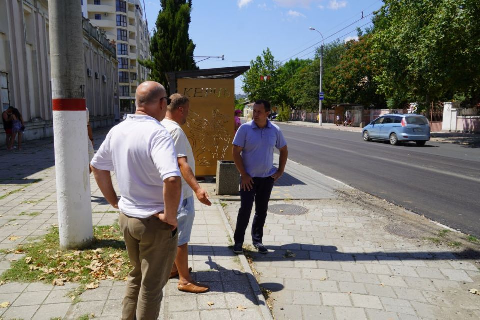 В рамках капитального ремонта дороги по улице Свердлова компанией «СТГ-Юг» запланировано оборудование заездного кармана для общественного транспорта на остановке «Военкомат» в направлении центра города В рамках капитального ремонта дороги по улице Свердлова компанией «СТГ-Юг» запланировано оборудование заездного кармана для общественного транспорта на остановке «Военкомат» в направлении центра города