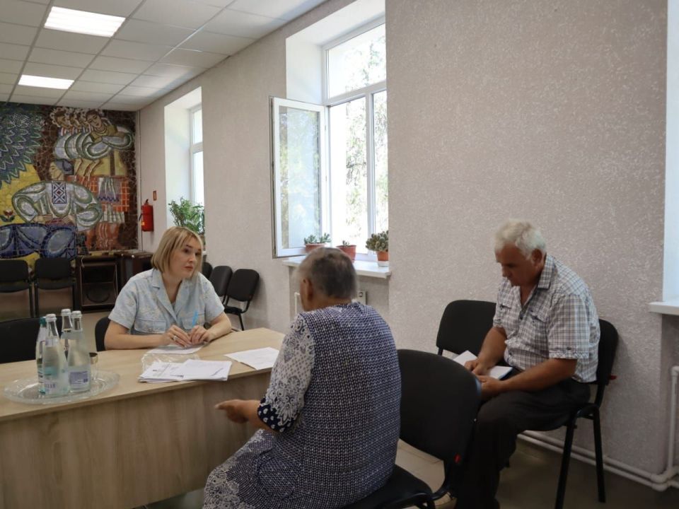 Глава администрации Джанкойского района Инна Федоренко 22 июля 2025 года провела очередной выездной прием граждан по личным вопросам в Новокрымском сельском поселении Глава администрации Джанкойского района Инна Федоренко 22 июля 2025 года провела очередной выездной прием граждан по личным вопросам в Новокрымском сельском поселении