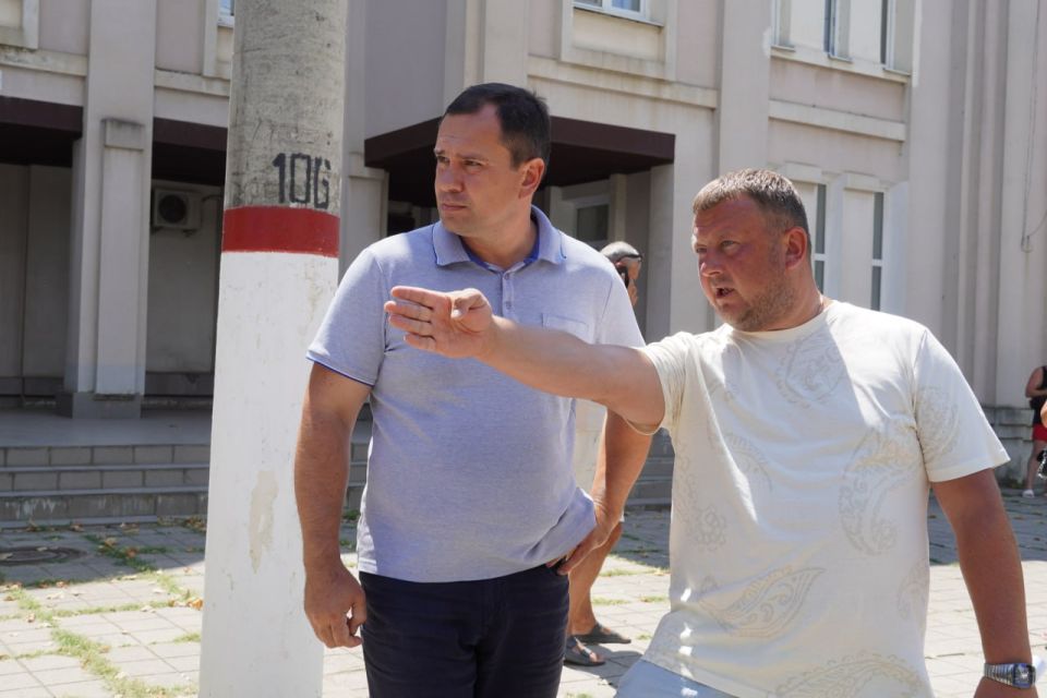 В рамках капитального ремонта дороги по улице Свердлова компанией «СТГ-Юг» запланировано оборудование заездного кармана для общественного транспорта на остановке «Военкомат» в направлении центра города В рамках капитального ремонта дороги по улице Свердлова компанией «СТГ-Юг» запланировано оборудование заездного кармана для общественного транспорта на остановке «Военкомат» в направлении центра города