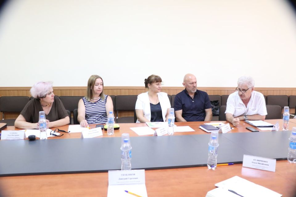Ольга Урайкина: В малом зале администрации Бахчисарайского района состоялась конференция "Дом где важен каждый - проект не на один год" Ольга Урайкина: В малом зале администрации Бахчисарайского района состоялась конференция "Дом где важен каждый - проект не на один год"
