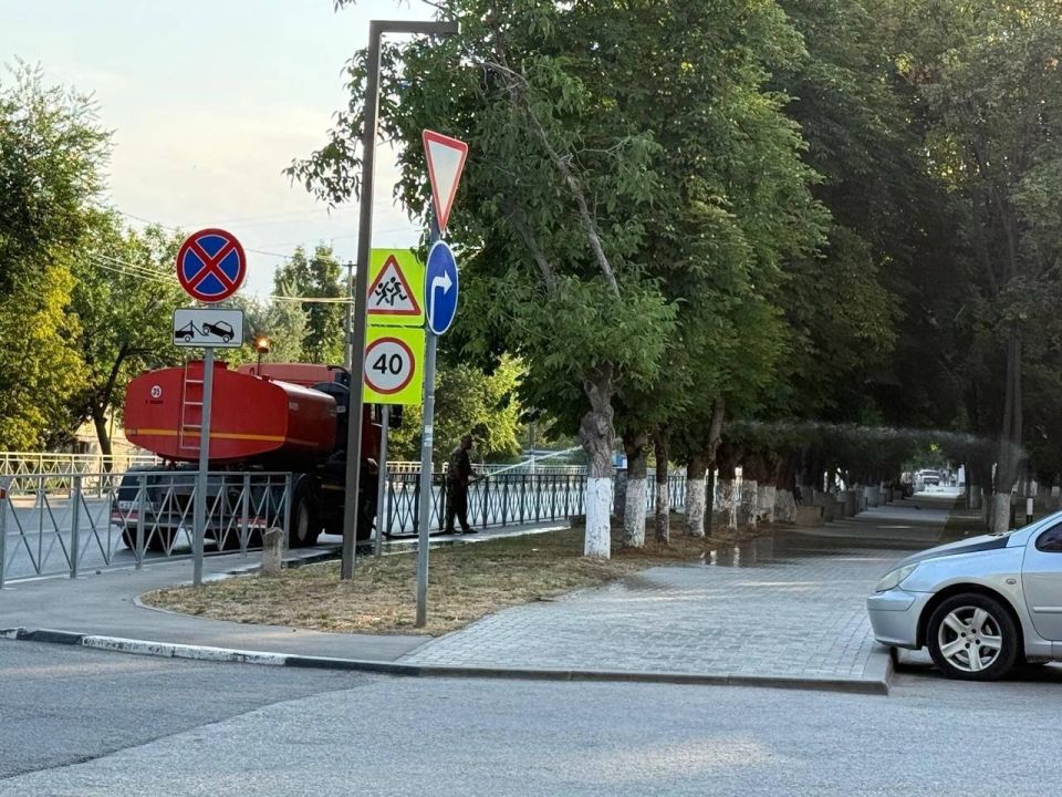 Работа кипит!. Глава администрации Дмитрий Скобликов на своей странице сообщил, что коммунальные службы ежедневно трудятся, чтобы поддерживать чистоту и порядок во всех уголках города Работа кипит!. Глава администрации Дмитрий Скобликов на своей странице сообщил, что коммунальные службы ежедневно трудятся, чтобы поддерживать чистоту и порядок во всех уголках города