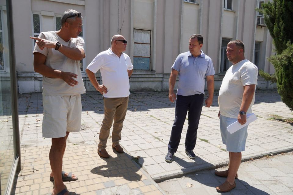 В рамках капитального ремонта дороги по улице Свердлова компанией «СТГ-Юг» запланировано оборудование заездного кармана для общественного транспорта на остановке «Военкомат» в направлении центра города В рамках капитального ремонта дороги по улице Свердлова компанией «СТГ-Юг» запланировано оборудование заездного кармана для общественного транспорта на остановке «Военкомат» в направлении центра города