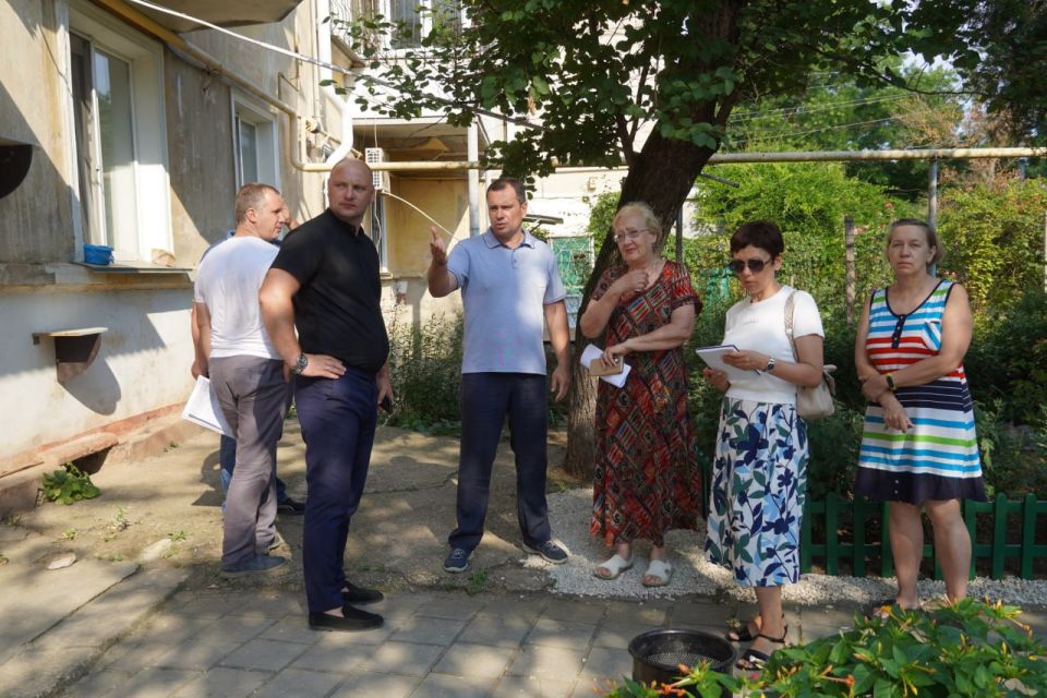 Глава администрации Керчи Олег Каторгин встретился с жителями ул. Славы 25/12, 21, ул. Фестивальная, 2, 6, ул. Всесоюзная, 10 по вопросам предстоящего благоустройства Глава администрации Керчи Олег Каторгин встретился с жителями ул. Славы 25/12, 21, ул. Фестивальная, 2, 6, ул. Всесоюзная, 10 по вопросам предстоящего благоустройства