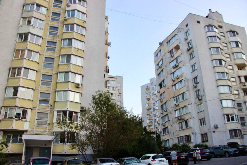 Константин Шимановский: Рабочий выезд на Блюхера 42, 44, 48, 50, 52, 54, 56, 58. Дома построены в 2000-е годы фирмой «Консоль» Константин Шимановский: Рабочий выезд на Блюхера 42, 44, 48, 50, 52, 54, 56, 58. Дома построены в 2000-е годы фирмой «Консоль»
