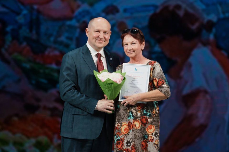 Михаил Развожаев: Сегодня в многофункциональном культурном центре «Казачья бухта» вручил награды работникам торговли в преддверии их профессионального праздника