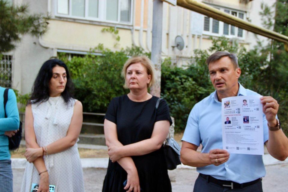 Константин Шимановский: Рабочий выезд на Блюхера 42, 44, 48, 50, 52, 54, 56, 58. Дома построены в 2000-е годы фирмой «Консоль» Константин Шимановский: Рабочий выезд на Блюхера 42, 44, 48, 50, 52, 54, 56, 58. Дома построены в 2000-е годы фирмой «Консоль»