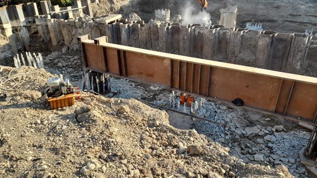 На трассе Нижнегорский-Жемчужина продолжается капитальный ремонт мостового перехода