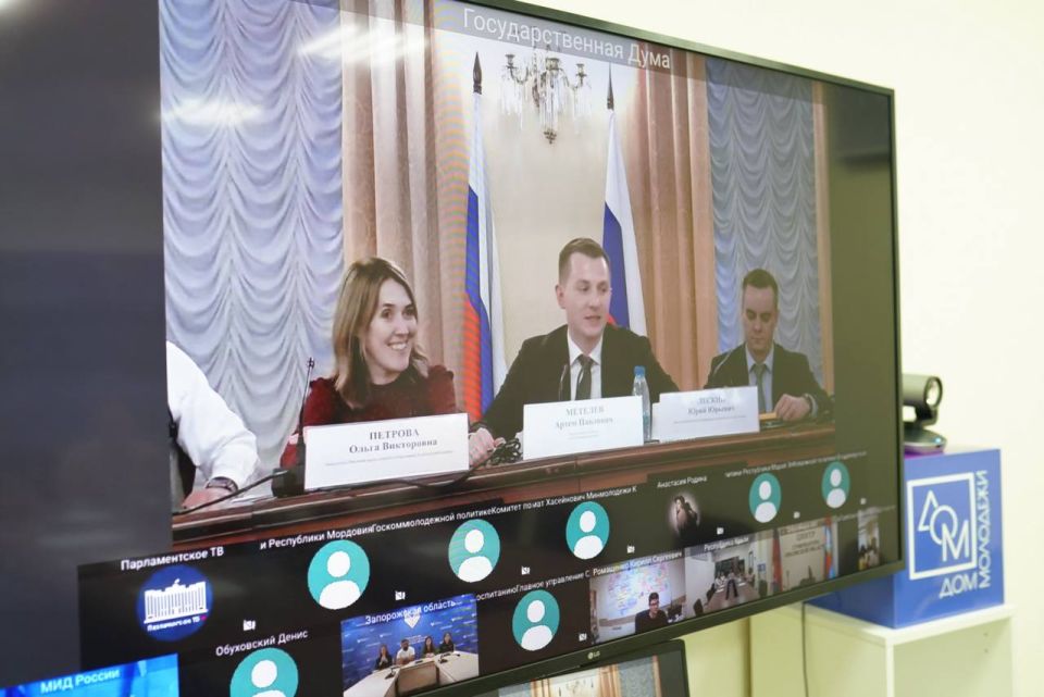 Алексей Зинченко: Вместе с коллегами приняли участие в формате ВКС в заседании Комитета Государственной Думы по молодежной политике совместно с Росмолодёжью Алексей Зинченко: Вместе с коллегами приняли участие в формате ВКС в заседании Комитета Государственной Думы по молодежной политике совместно с Росмолодёжью