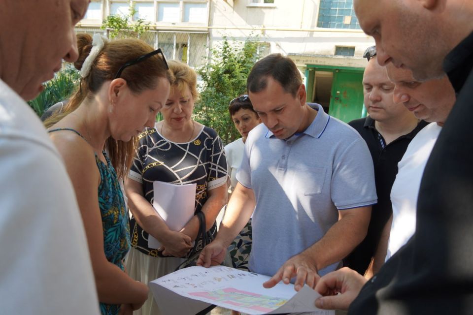 Глава администрации Керчи Олег Каторгин встретился с жителями ул. Славы 25/12, 21, ул. Фестивальная, 2, 6, ул. Всесоюзная, 10 по вопросам предстоящего благоустройства Глава администрации Керчи Олег Каторгин встретился с жителями ул. Славы 25/12, 21, ул. Фестивальная, 2, 6, ул. Всесоюзная, 10 по вопросам предстоящего благоустройства