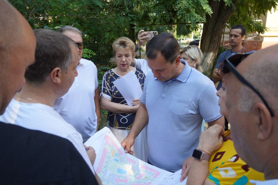 Глава администрации Керчи Олег Каторгин встретился с жителями ул. Славы 25/12, 21, ул. Фестивальная, 2, 6, ул. Всесоюзная, 10 по вопросам предстоящего благоустройства Глава администрации Керчи Олег Каторгин встретился с жителями ул. Славы 25/12, 21, ул. Фестивальная, 2, 6, ул. Всесоюзная, 10 по вопросам предстоящего благоустройства