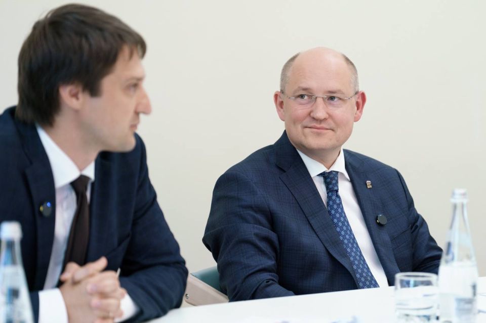 Михаил Развожаев: Вместе с директором Департамента регионального развития Фонда президентских грантов Леонидом Наимжоновичем Негметовым встретились с победителями конкурса проектов социально ориентированных некоммерческих...