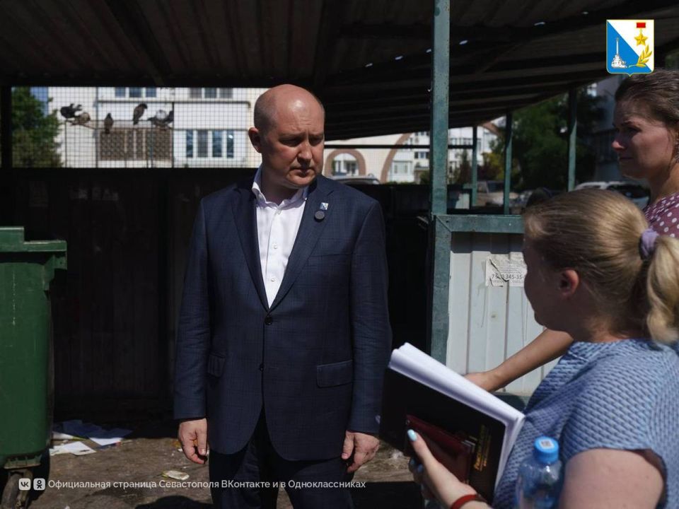 На контроле. Михаил Развожаев проверил территорию возле МКЦ «Бухта Казачья» На контроле. Михаил Развожаев проверил территорию возле МКЦ «Бухта Казачья»