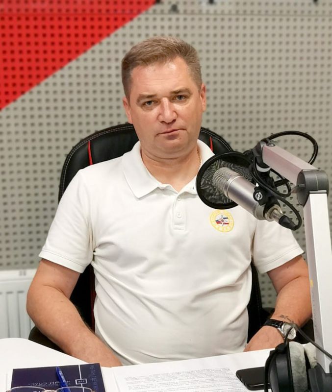 О безопасности в горно-лесной зоне и противопожарном режиме рассказали заместитель министра чрезвычайных ситуаций Республики Крым Максим Грамотный и заместитель начальника ГКУ РК "КРЫМ-СПАС" Константин Орлов в программе «В... О безопасности в горно-лесной зоне и противопожарном режиме рассказали заместитель министра чрезвычайных ситуаций Республики Крым Максим Грамотный и заместитель начальника ГКУ РК "КРЫМ-СПАС" Константин Орлов в программе «В...
