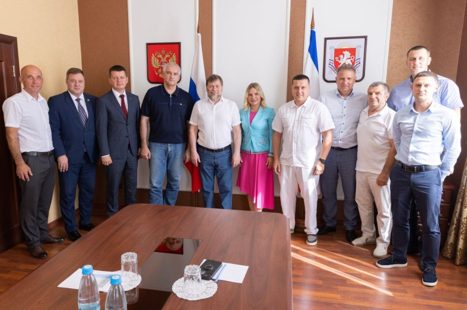 Пять спортшкол Крыма получили более 15 млн рублей на новое оборудование Пять спортшкол Крыма получили более 15 млн рублей на новое оборудование
