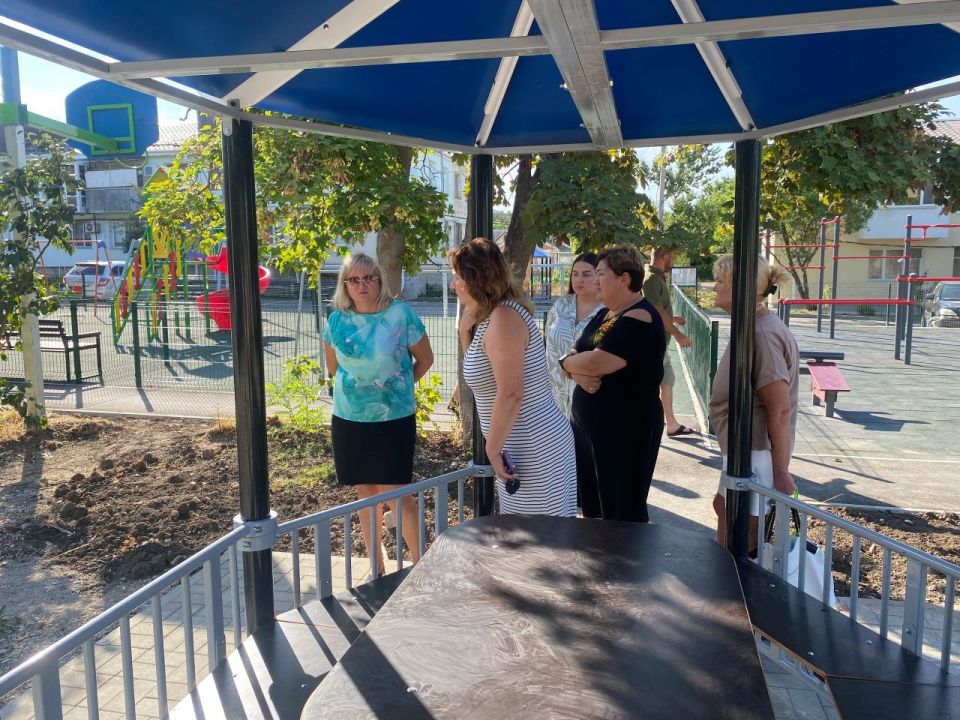 Валентина Варава: Совместно с депутатом Белогорского городского совета Юрием Шевелевым провели встречу с жителями многоквартирных домов по улице Николая Бойко, 1 и 3