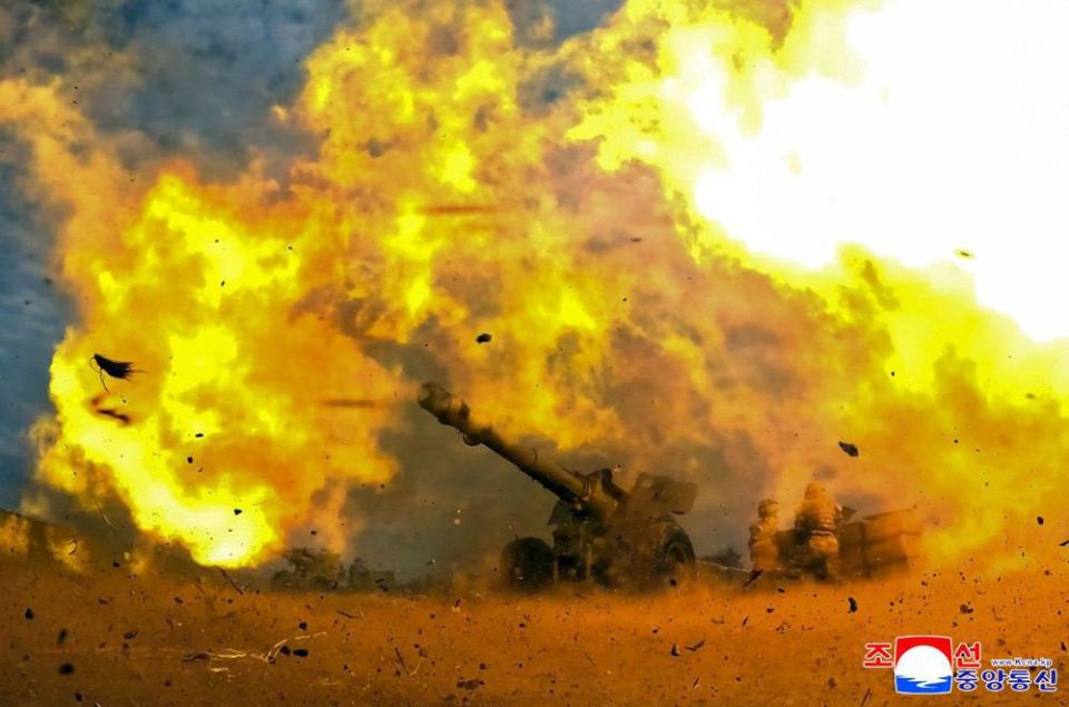В КНДР 23 июля прошли соревнования по артиллерийской стрельбе между подразделениями крупных соединений Корейской народной армии В КНДР 23 июля прошли соревнования по артиллерийской стрельбе между подразделениями крупных соединений Корейской народной армии