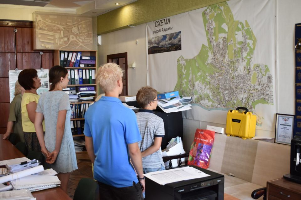 Галина Огнёва: Сегодня в теплой и дружеской атмосфере прошла встреча с юными алуштинцами, чьи родители являются сотрудниками Администрации города Галина Огнёва: Сегодня в теплой и дружеской атмосфере прошла встреча с юными алуштинцами, чьи родители являются сотрудниками Администрации города