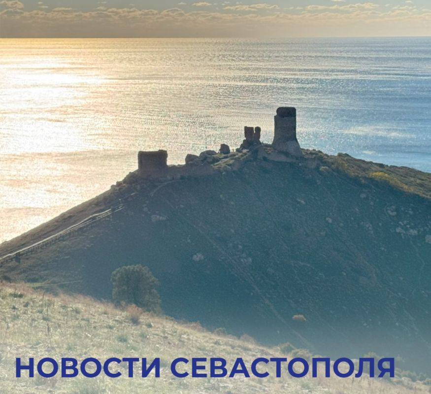 Михаил Развожаев: Итоги минувшего дня:. В результате атаки БПЛА осколки упали на берегу пляжа «Наш Парус», на территорию школы в Каче, повреждены несколько окон в образовательном учреждении и в двух соседних зданиях