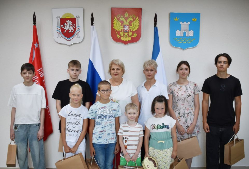 Галина Огнёва: Сегодня в теплой и дружеской атмосфере прошла встреча с юными алуштинцами, чьи родители являются сотрудниками Администрации города Галина Огнёва: Сегодня в теплой и дружеской атмосфере прошла встреча с юными алуштинцами, чьи родители являются сотрудниками Администрации города