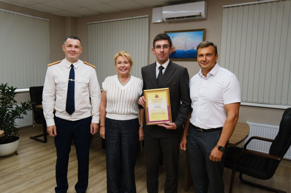 Янина Павленко: С Главой муниципалитета Константином Валентиновичем Шимановским поздравили сотрудников следственного отдела Ялты с профессиональным праздником – торжественно вручили грамоты за высокие достижения и... Янина Павленко: С Главой муниципалитета Константином Валентиновичем Шимановским поздравили сотрудников следственного отдела Ялты с профессиональным праздником – торжественно вручили грамоты за высокие достижения и...