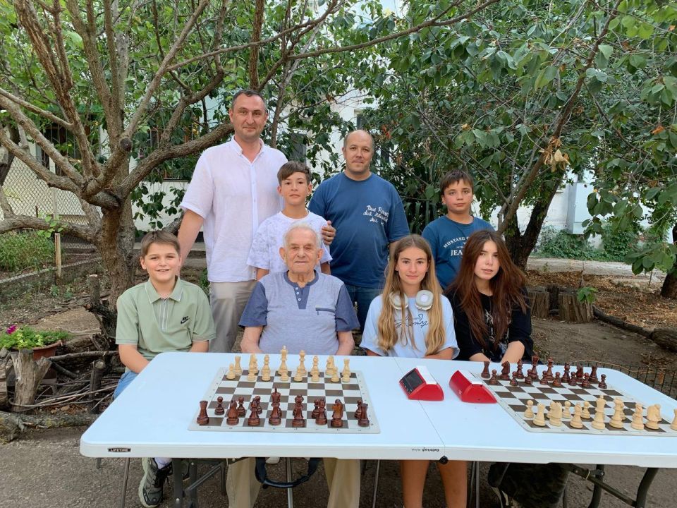 Михаил Развожаев: Юные севастопольские шахматисты исполнили просьбу ветерана