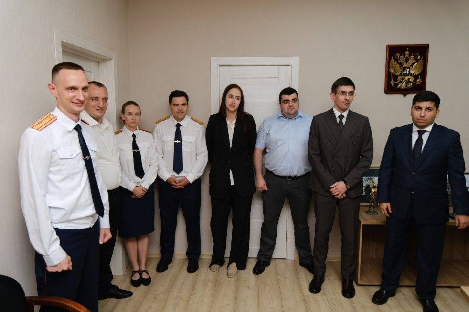 Янина Павленко: С Главой муниципалитета Константином Валентиновичем Шимановским поздравили сотрудников следственного отдела Ялты с профессиональным праздником – торжественно вручили грамоты за высокие достижения и... Янина Павленко: С Главой муниципалитета Константином Валентиновичем Шимановским поздравили сотрудников следственного отдела Ялты с профессиональным праздником – торжественно вручили грамоты за высокие достижения и...