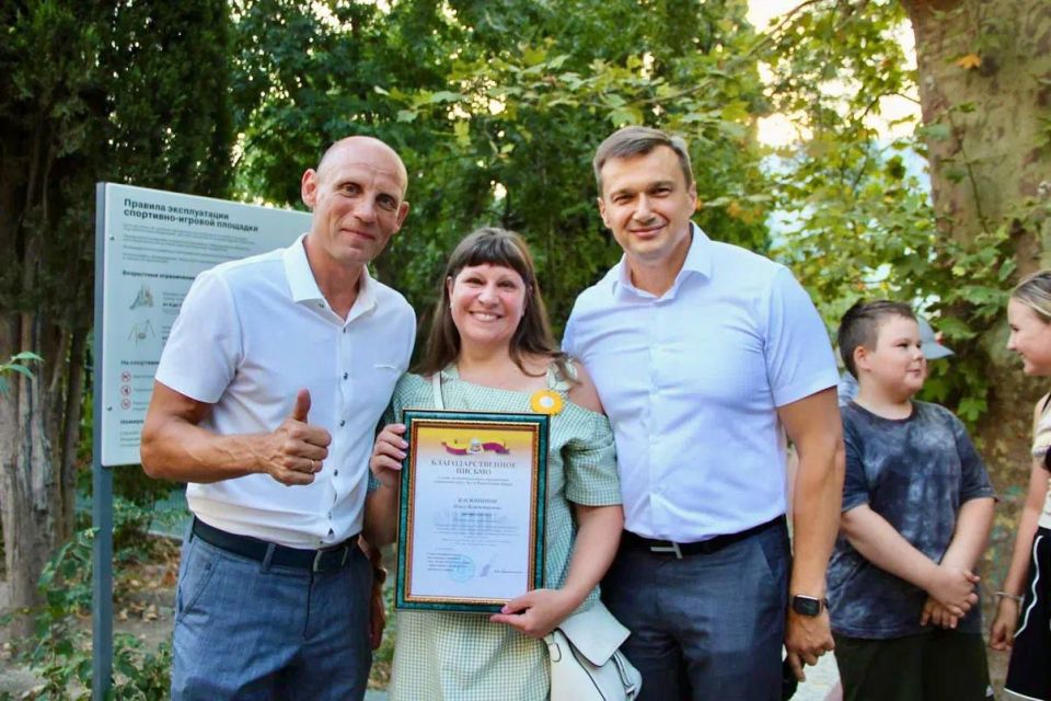 Константин Шимановский: Яркое завершение рабочей недели! В районе улицы Видовой проезд, 5 состоялось открытие детской площадки Константин Шимановский: Яркое завершение рабочей недели! В районе улицы Видовой проезд, 5 состоялось открытие детской площадки