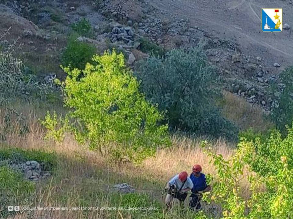 Две девушки застряли на Кадыковском карьере в Севастополе, гонясь за красивыми кадрами Две девушки застряли на Кадыковском карьере в Севастополе, гонясь за красивыми кадрами
