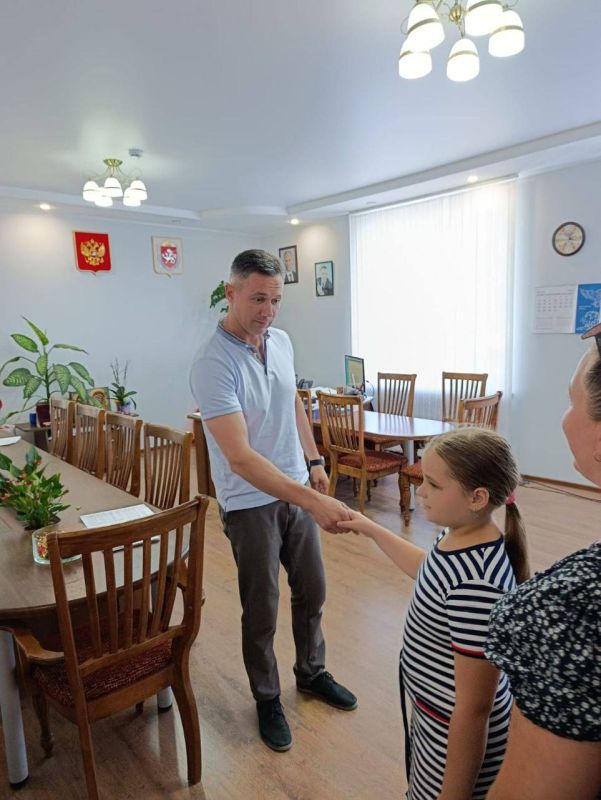 «На работу с семьей»: В администрации Черноморского района открыли двери для родных своих сотрудников «На работу с семьей»: В администрации Черноморского района открыли двери для родных своих сотрудников