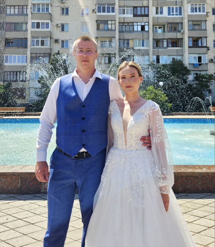 В Евпаторийском городском отделе ЗАГС большое количество бракосочетаний провели на день позже, накануне Дня крещения Руси. В Евпаторийском городском отделе ЗАГС большое количество бракосочетаний провели на день позже, накануне Дня крещения Руси.