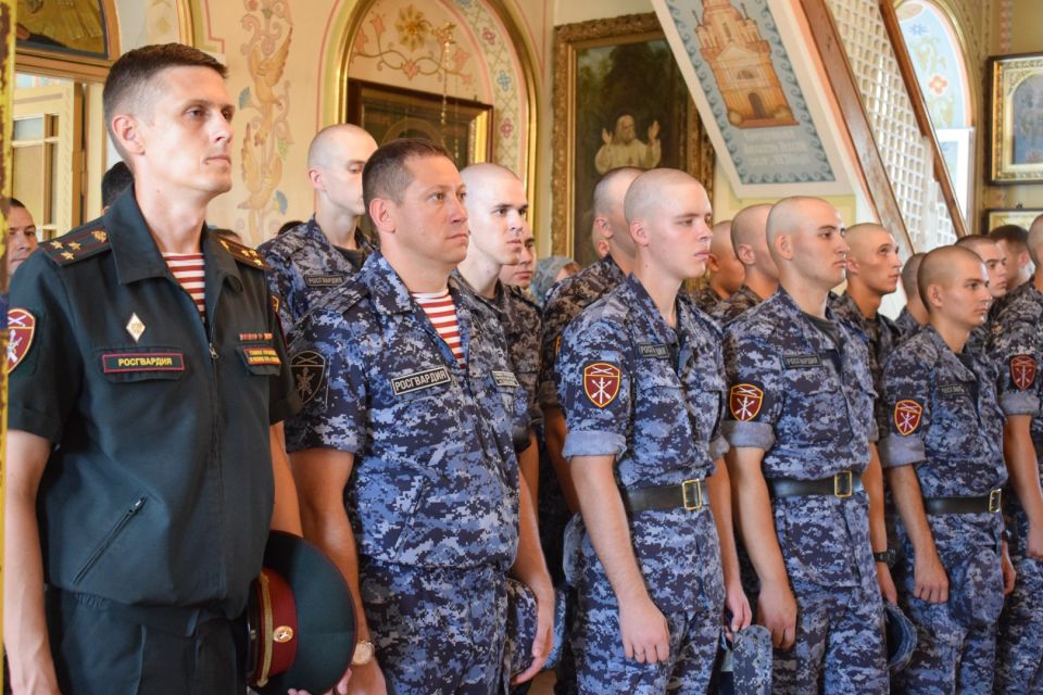 Росгвардейцы в Крыму и Севастополе стали участниками праздничных богослужений в День Крещения Руси Росгвардейцы в Крыму и Севастополе стали участниками праздничных богослужений в День Крещения Руси