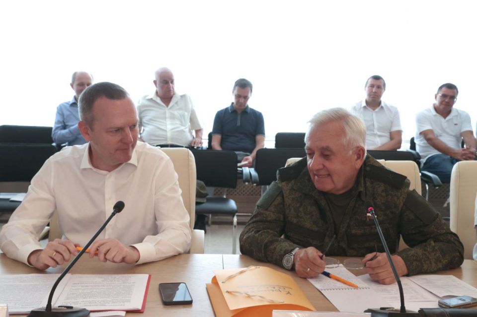Владимир Константинов: После завершения весенней сессии в Государственной Думе РФ встретились с депутатами, представляющими интересы крымчан в российском парламенте Владимир Константинов: После завершения весенней сессии в Государственной Думе РФ встретились с депутатами, представляющими интересы крымчан в российском парламенте