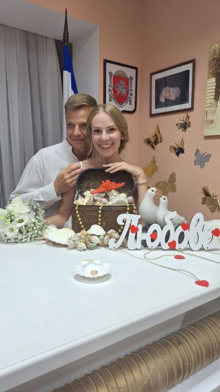 Такие все летние, красивые, влюблённые, элегантные, романтичные, энергичные, счастливые! И мы рады, что этим счастьем можем делиться с вами, тем более в такой прекрасный праздничный день - День крещения Руси Такие все летние, красивые, влюблённые, элегантные, романтичные, энергичные, счастливые! И мы рады, что этим счастьем можем делиться с вами, тем более в такой прекрасный праздничный день - День крещения Руси