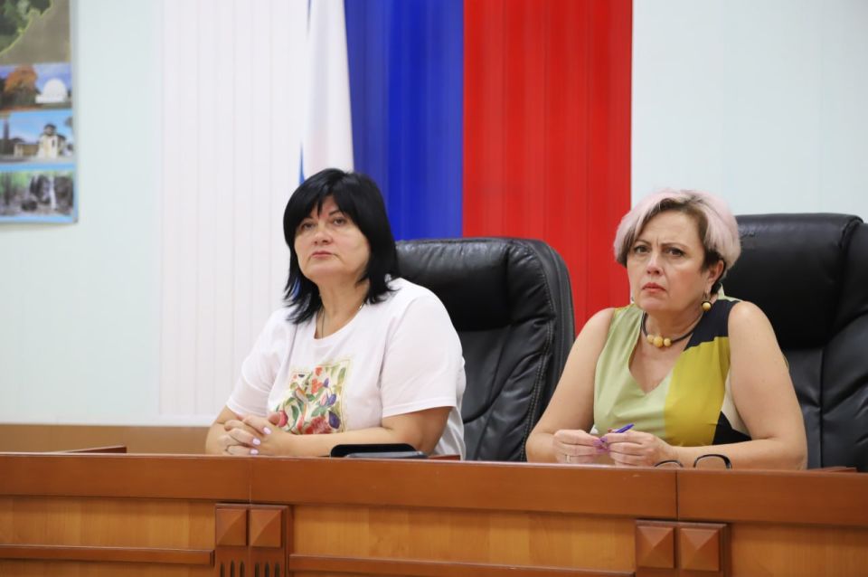 Анжелика Ястребова: Руководитель Бахчисарайского филиала Государственного унитарного предприятия Республики Крым «Вода Крыма» Андрей Ширяев на аппаратном совещании проинформировал о сложной ситуации, связанной с... Анжелика Ястребова: Руководитель Бахчисарайского филиала Государственного унитарного предприятия Республики Крым «Вода Крыма» Андрей Ширяев на аппаратном совещании проинформировал о сложной ситуации, связанной с...