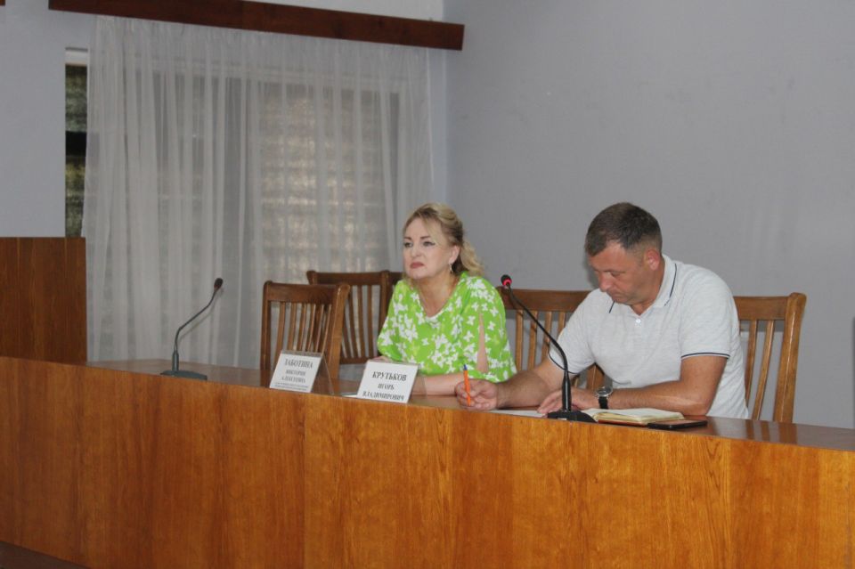 Игорь Крутьков: Провел еженедельное совещание с главами сельских и городского поселений, в котором участвовала глава районного совета Виктория Заботина Игорь Крутьков: Провел еженедельное совещание с главами сельских и городского поселений, в котором участвовала глава районного совета Виктория Заботина