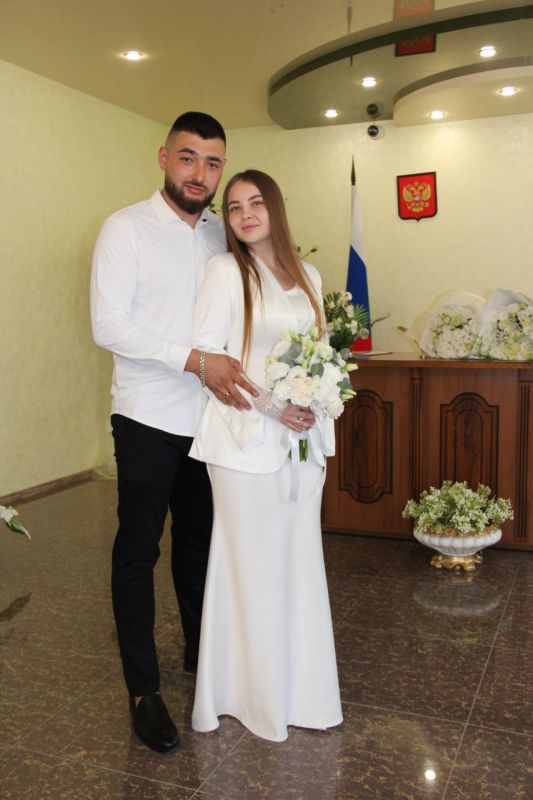 Такие все летние, красивые, влюблённые, элегантные, романтичные, энергичные, счастливые! И мы рады, что этим счастьем можем делиться с вами, тем более в такой прекрасный праздничный день - День крещения Руси Такие все летние, красивые, влюблённые, элегантные, романтичные, энергичные, счастливые! И мы рады, что этим счастьем можем делиться с вами, тем более в такой прекрасный праздничный день - День крещения Руси