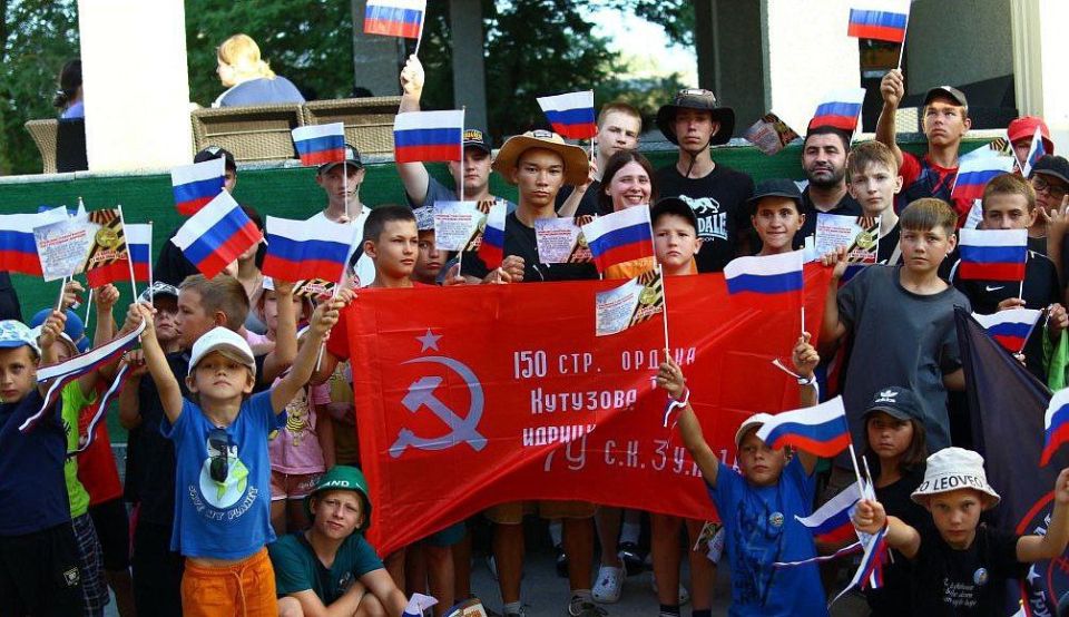 В Крыму проходит детская правовая смена: профилактика правонарушений через диалог и пример героев В Крыму проходит детская правовая смена: профилактика правонарушений через диалог и пример героев
