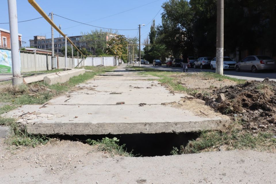 Специалисты Службы городского хозяйства прочистили ливневую канализацию в районе ул. Гудованцева от ила и мусора, скопившихся в приямках и затруднявших сход дождевой воды Специалисты Службы городского хозяйства прочистили ливневую канализацию в районе ул. Гудованцева от ила и мусора, скопившихся в приямках и затруднявших сход дождевой воды
