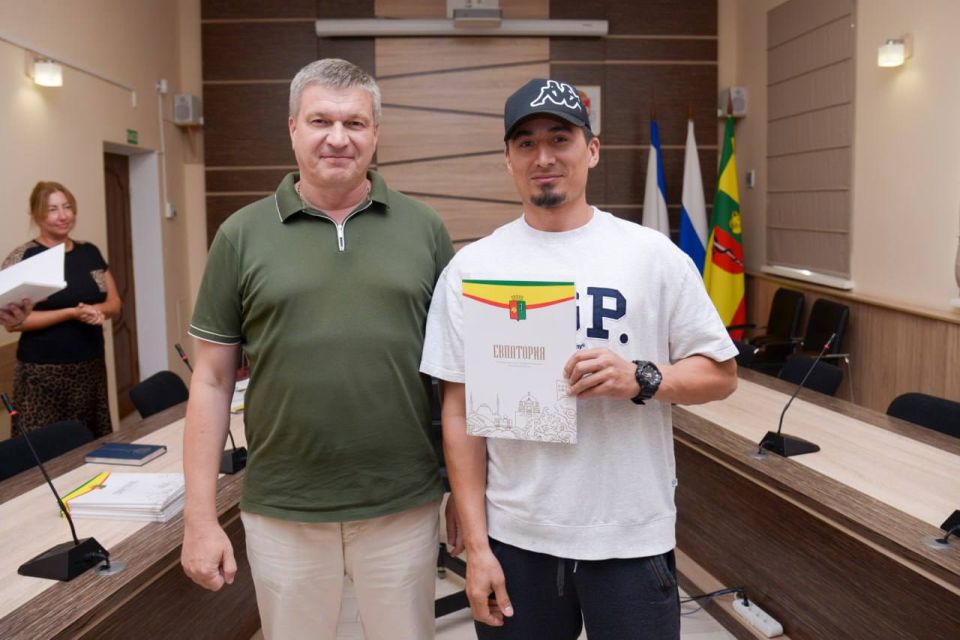 Александр Юрьев: Сегодня вручил 18 постановлений на выдачу земельных участков евпаторийцам, относящимся к льготной категории граждан Александр Юрьев: Сегодня вручил 18 постановлений на выдачу земельных участков евпаторийцам, относящимся к льготной категории граждан