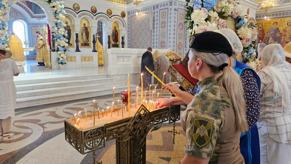 Росгвардейцы в Крыму и Севастополе стали участниками праздничных богослужений в День Крещения Руси Росгвардейцы в Крыму и Севастополе стали участниками праздничных богослужений в День Крещения Руси