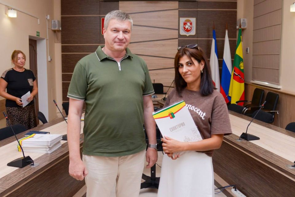 Александр Юрьев: Сегодня вручил 18 постановлений на выдачу земельных участков евпаторийцам, относящимся к льготной категории граждан Александр Юрьев: Сегодня вручил 18 постановлений на выдачу земельных участков евпаторийцам, относящимся к льготной категории граждан