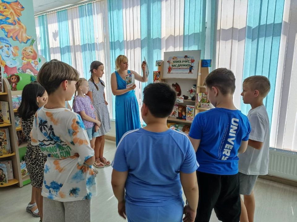 В детской библиотеке-филиале №10 прошла яркая и весёлая игровая программа «От улыбки станет всем светлей» В детской библиотеке-филиале №10 прошла яркая и весёлая игровая программа «От улыбки станет всем светлей»