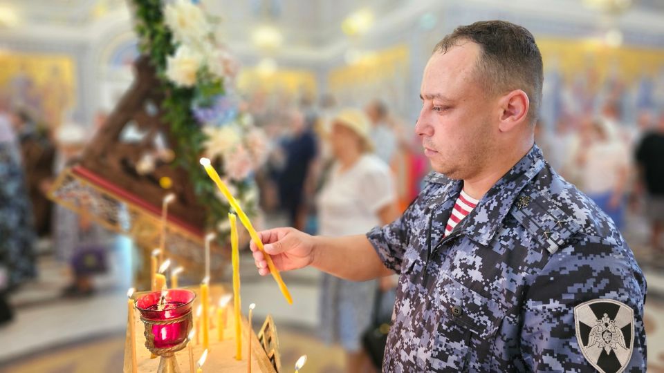 Росгвардейцы в Крыму и Севастополе стали участниками праздничных богослужений в День Крещения Руси Росгвардейцы в Крыму и Севастополе стали участниками праздничных богослужений в День Крещения Руси